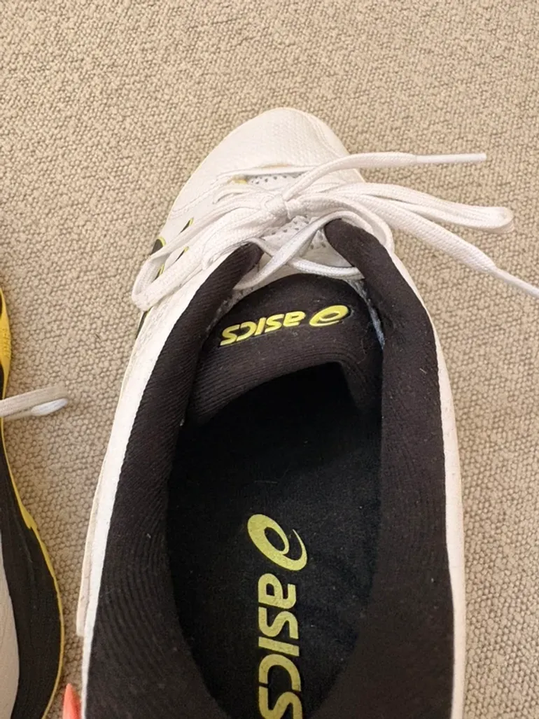 Used Asics Hockey Shoes bike — image 9 of 9