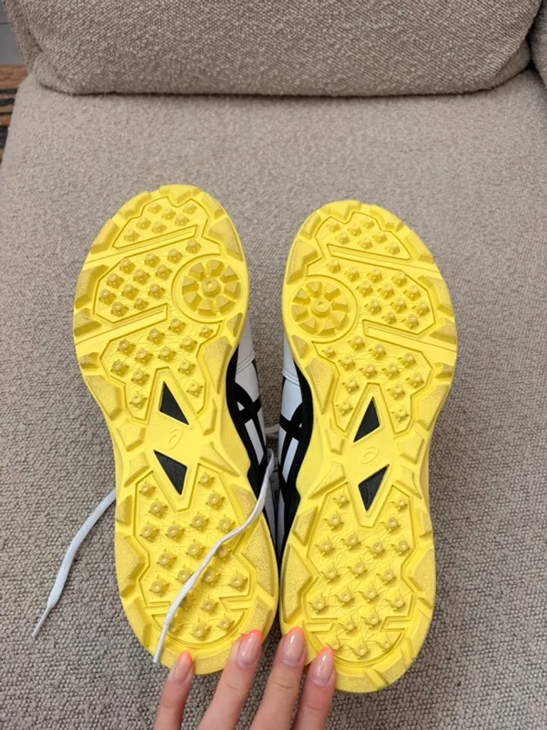 Used Asics Hockey Shoes bike — image 7 of 9