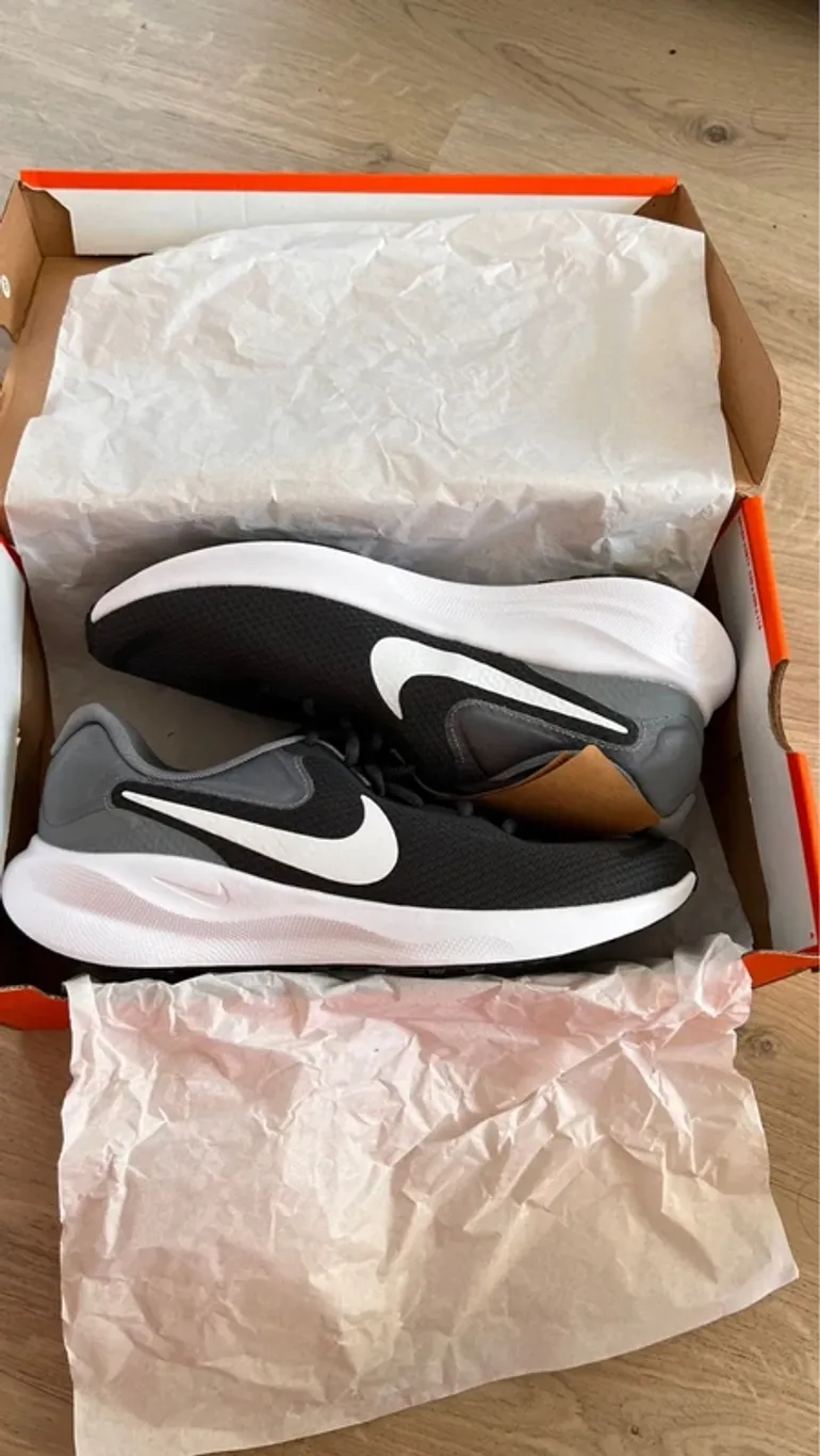 Used Nike Revolution 7 bike — image 1 of 5