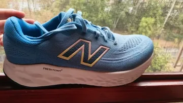 Used New Balance EVOZ V4 bike — image 1 of 4