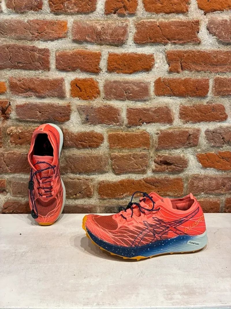 Käytetty Asics Fujispeed Running Shoes