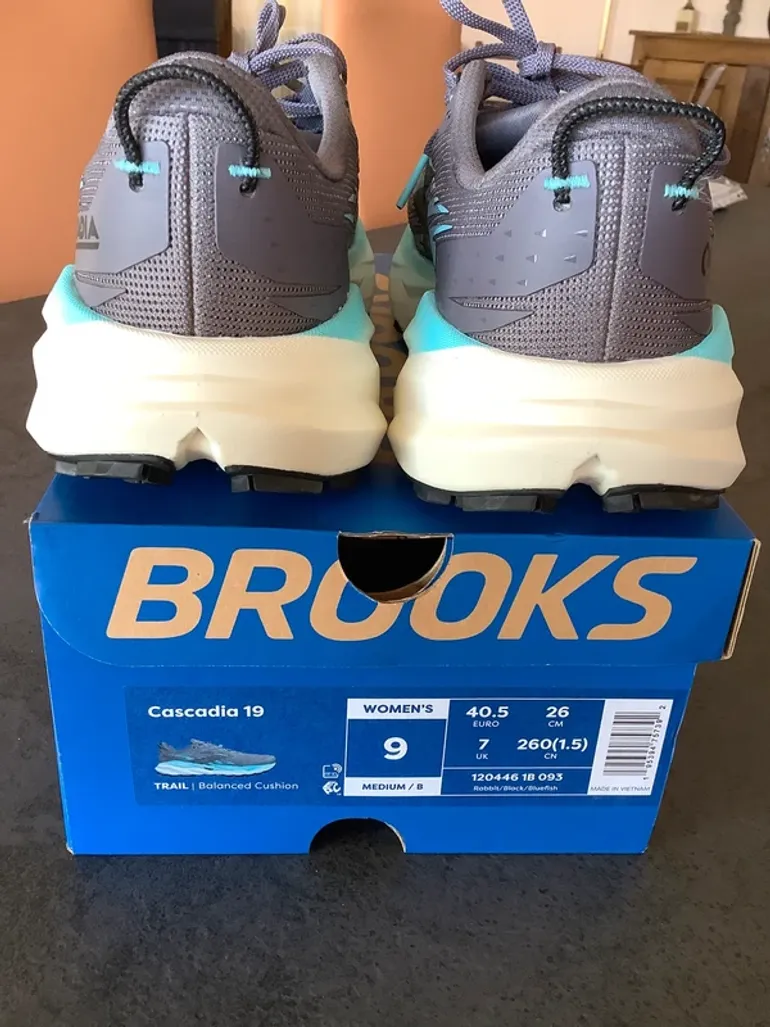 Used Brooks Cascadia 19 bike — image 4 of 5