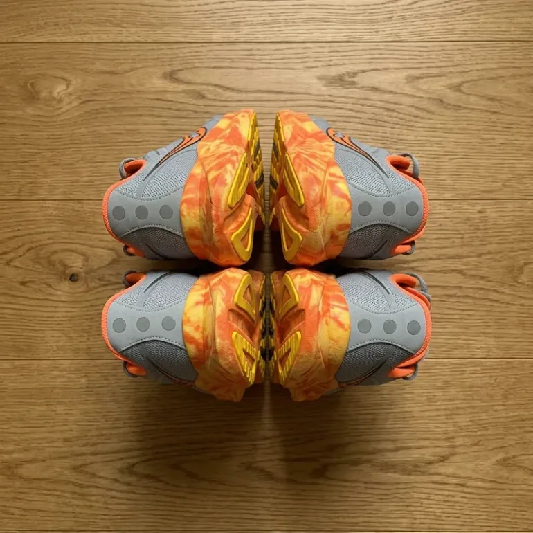 Used Saucony Orange Running Shoes bike — image 2 of 3