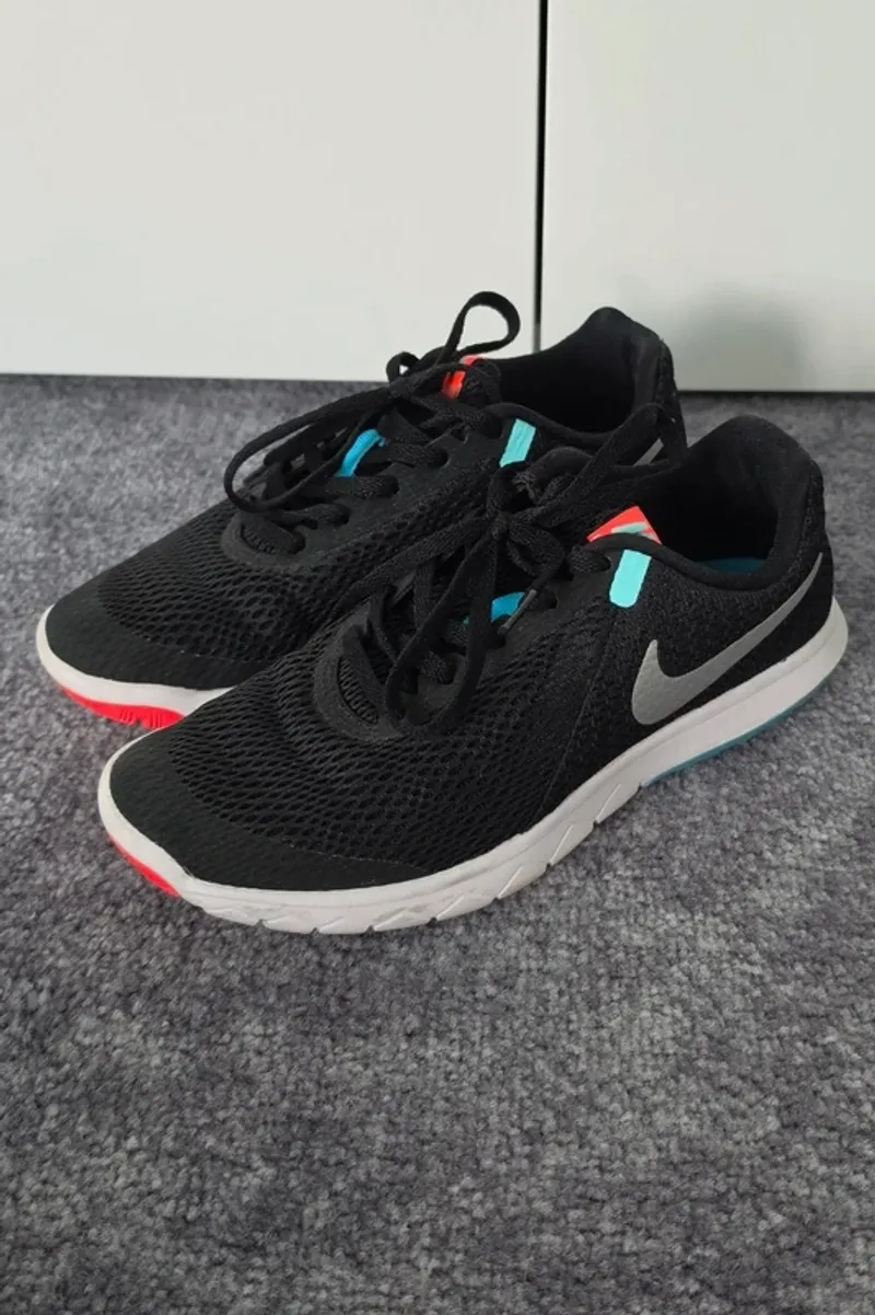 Used Nike Flex Experience Running Shoes