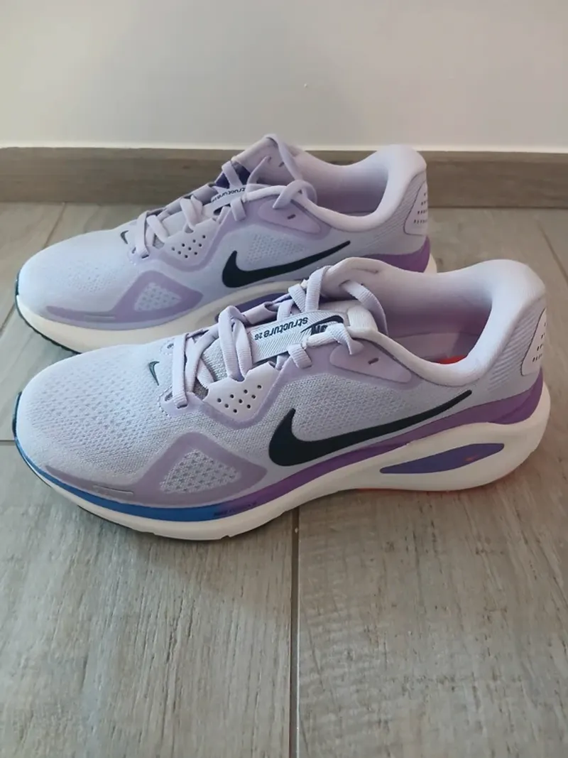 Used Nike Structure 26 Running Shoes