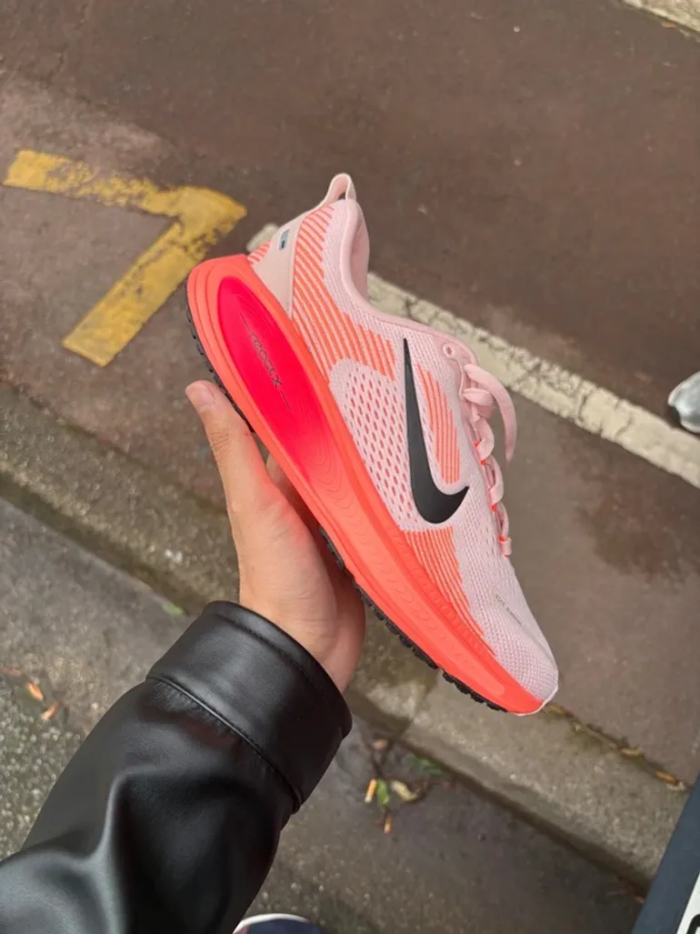 Nike Vomero 18 bike usato — immagine 3 di 3