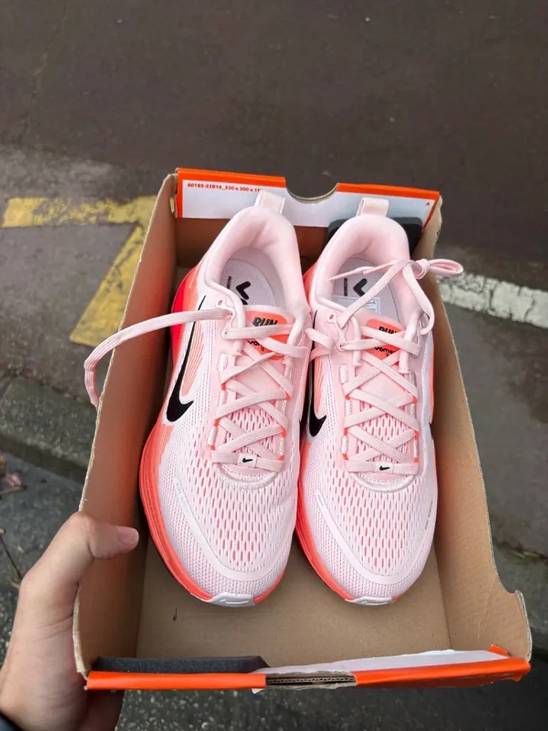 Nike Vomero 18 bike usato — immagine 2 di 3