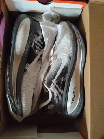 Nike Vomero 18 SE bike usato — immagine 3 di 3