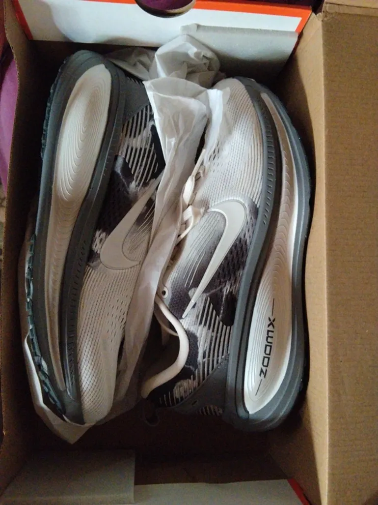 Nike Vomero 18 SE bike usato — immagine 3 di 3