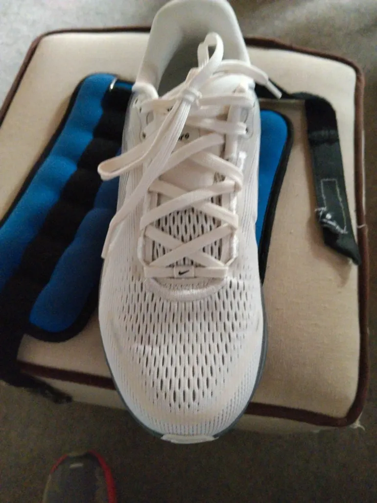 Nike Vomero 18 SE bike usato — immagine 2 di 3