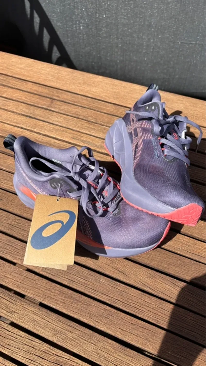 Used Asics Novablast 5 Running Shoes