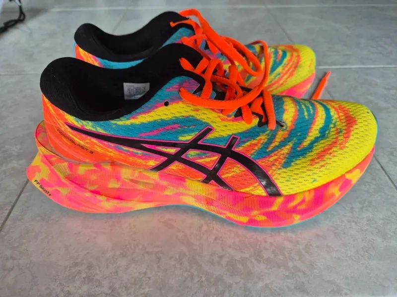 Käytetty Asics Novablast Running Shoes