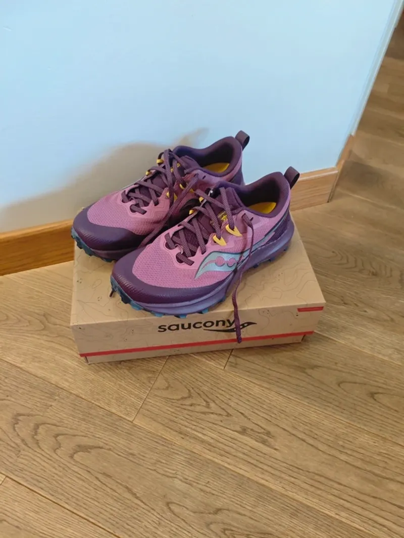 Used Saucony Peregrin 14 Running Shoes