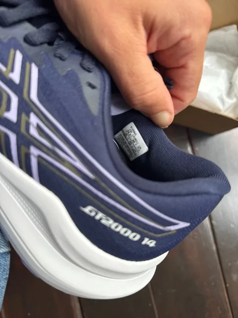 Used Asics GT2000 14 bike — image 3 of 5