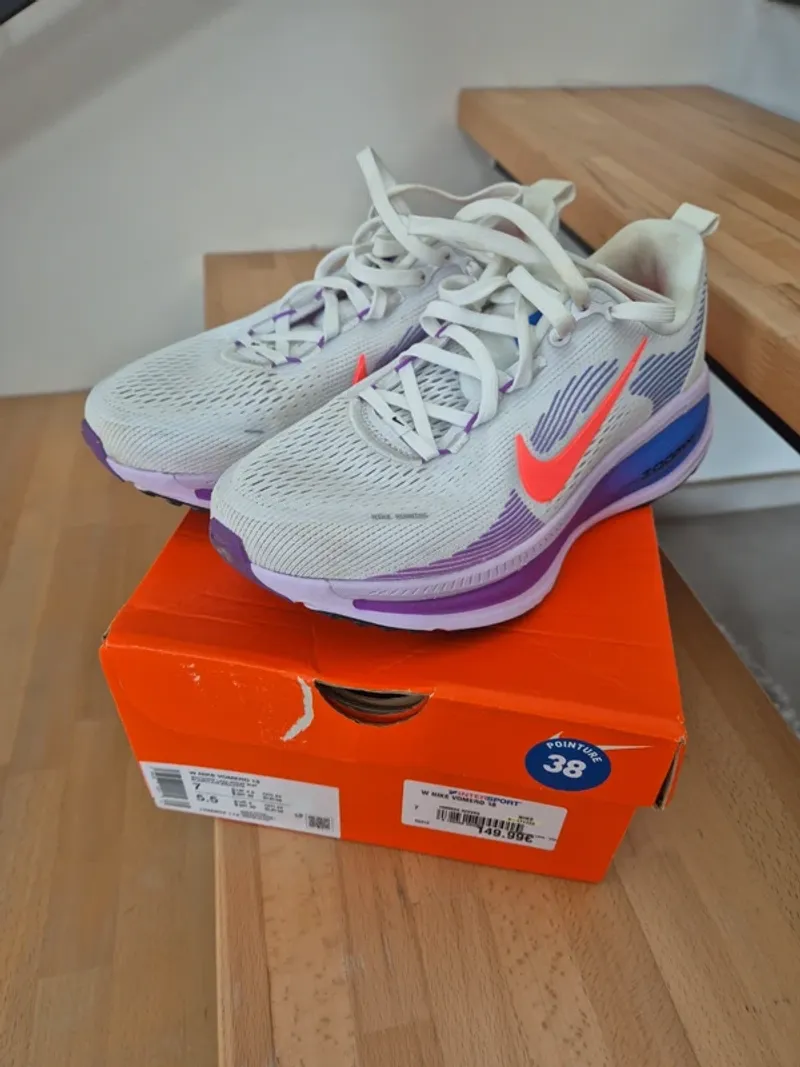 Used Nike Vomero 18 Running Shoes