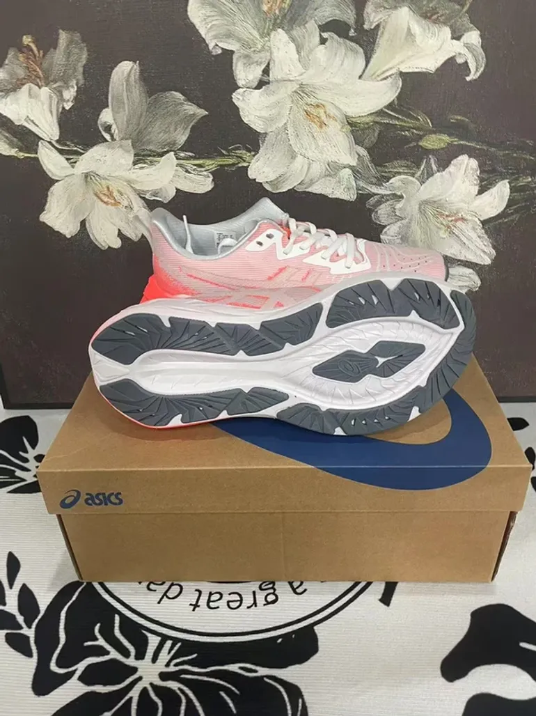 Käytetty Asics Novablast 4 bike — kuva 8 / 9