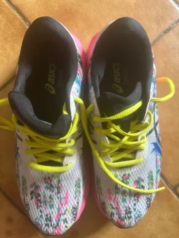 Used Asics Running Shoes bike — image 3 of 3
