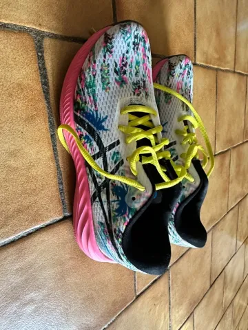 Used Asics Running Shoes bike — image 1 of 3