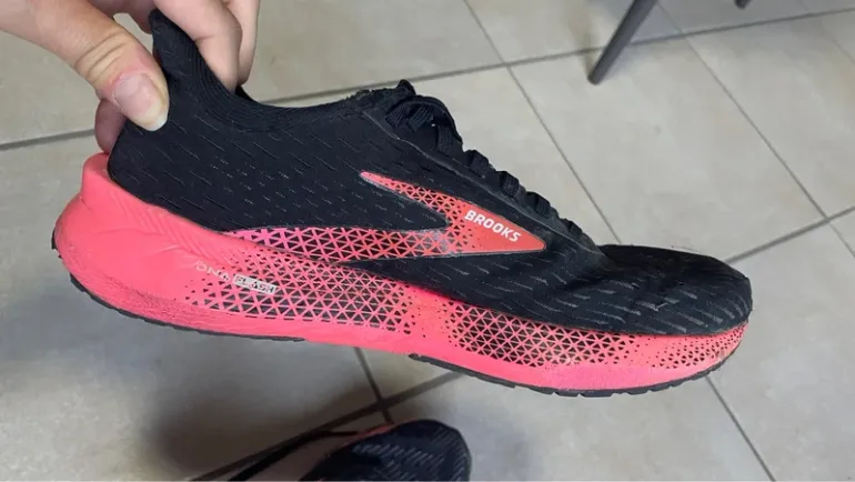 Used Brooks Running Shoes bike — image 3 of 6