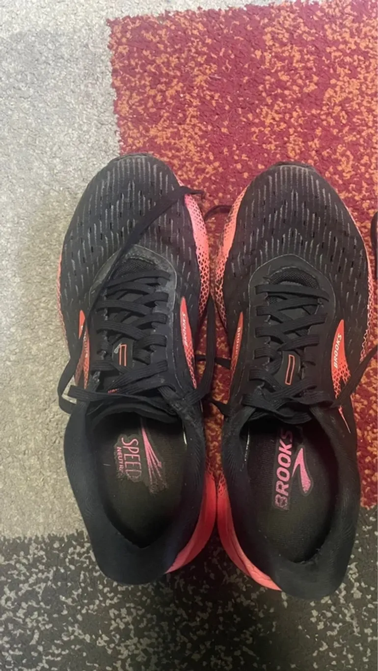 Used Brooks Running Shoes bike — image 4 of 6