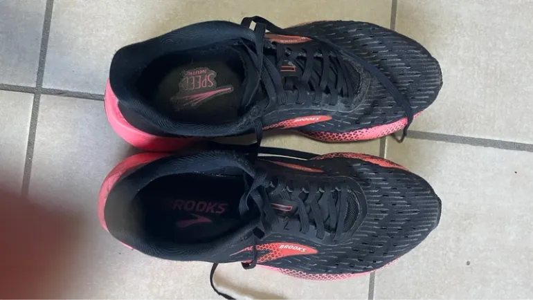 Used Brooks Running Shoes bike — image 5 of 6