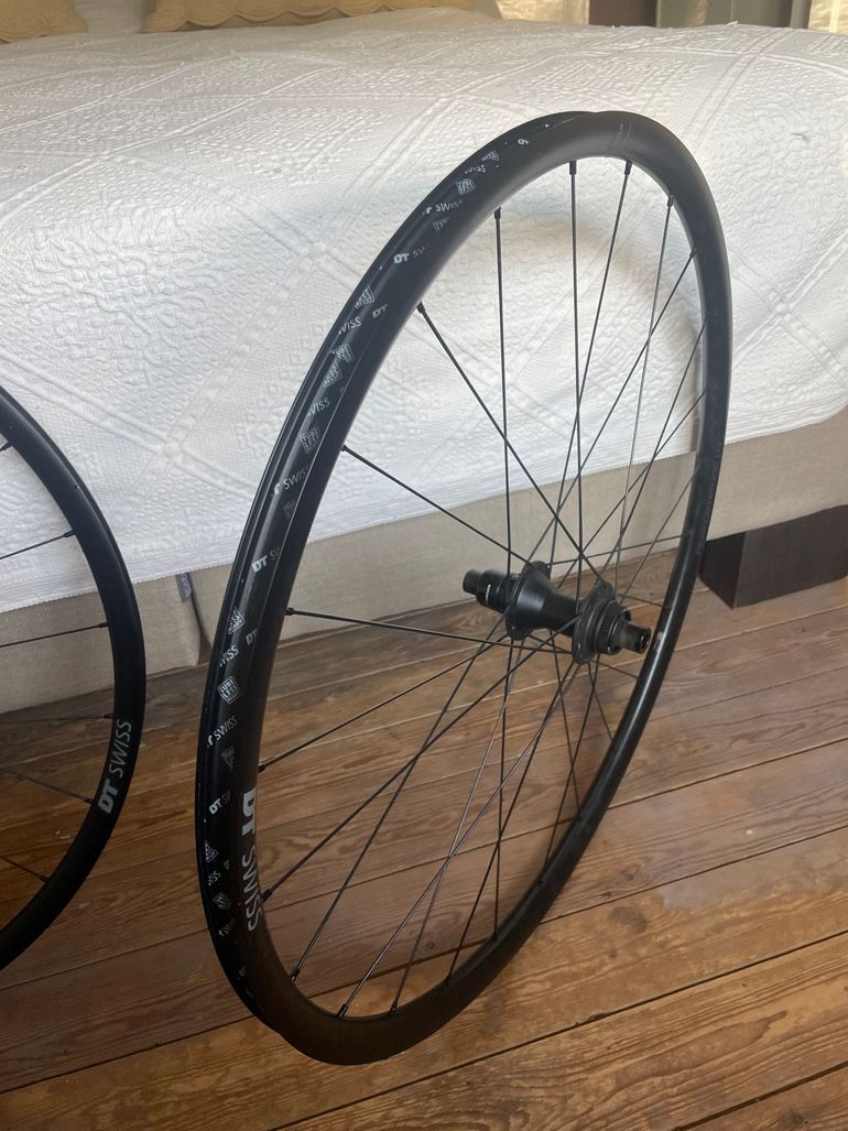 Used Dt Swiss Performance LN 2025 bike — image 8 of 12