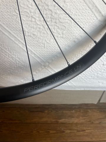 Used Dt Swiss Performance LN 2025 bike — image 3 of 12