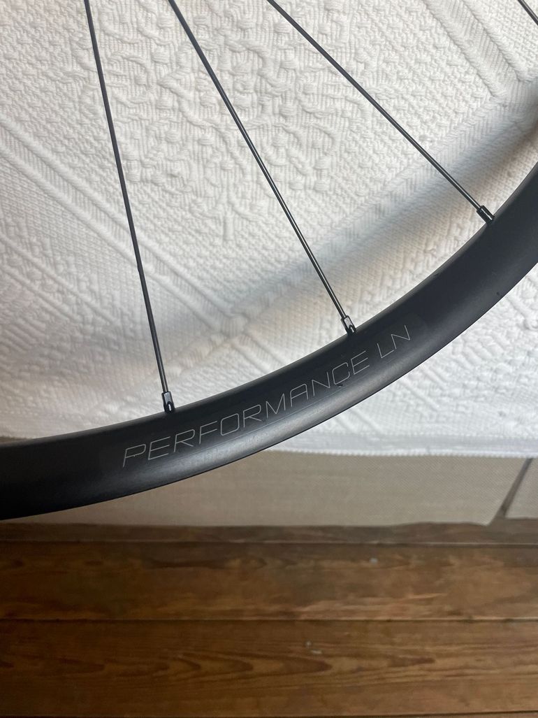 Used Dt Swiss Performance LN 2025 bike — image 3 of 12