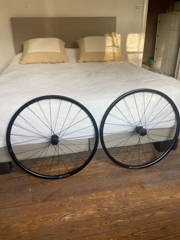 Used Dt Swiss Performance LN 2025 bike — image 1 of 12