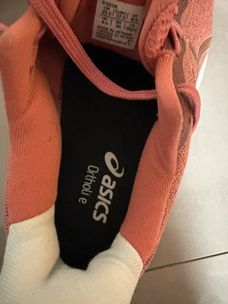 Used Asics Running Shoes bike — image 3 of 3