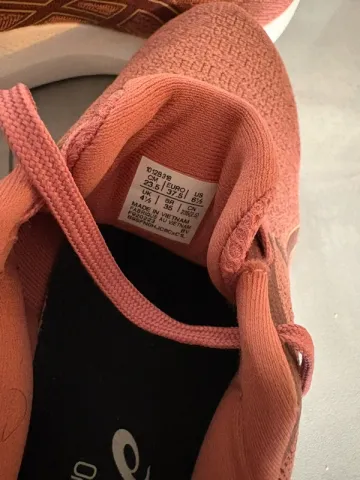 Used Asics Running Shoes bike — image 2 of 3