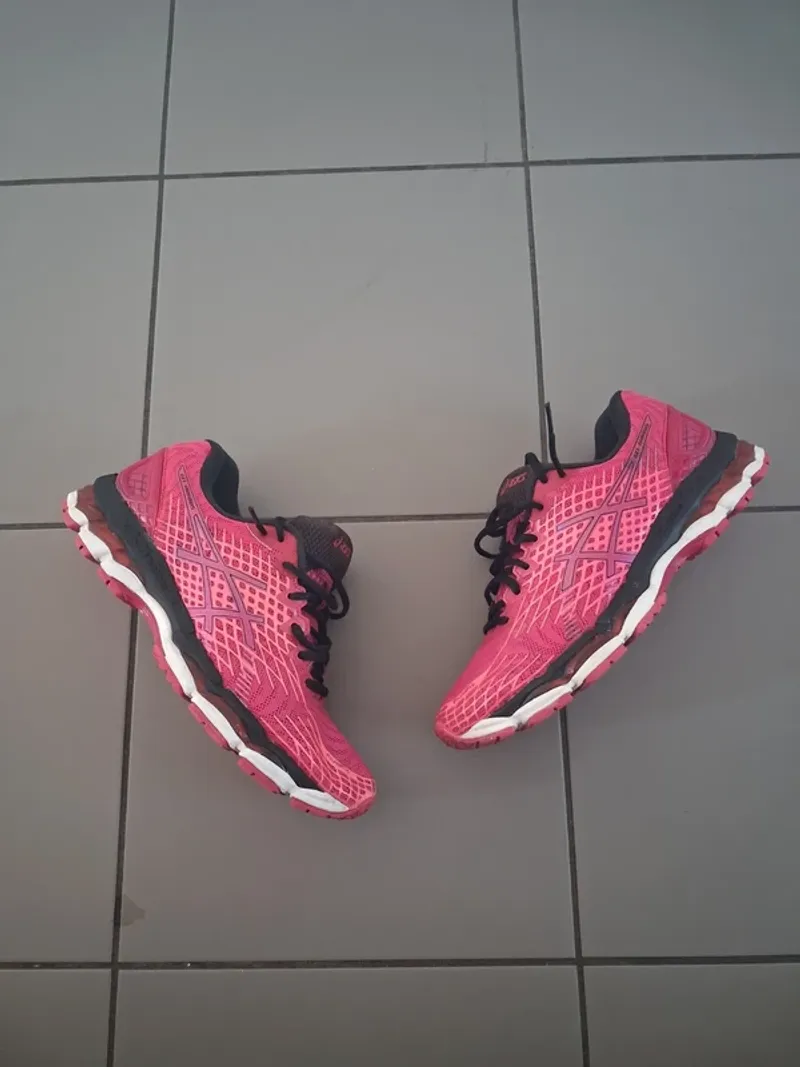 Used Asics Gel-Nimbus 17 Running Shoes