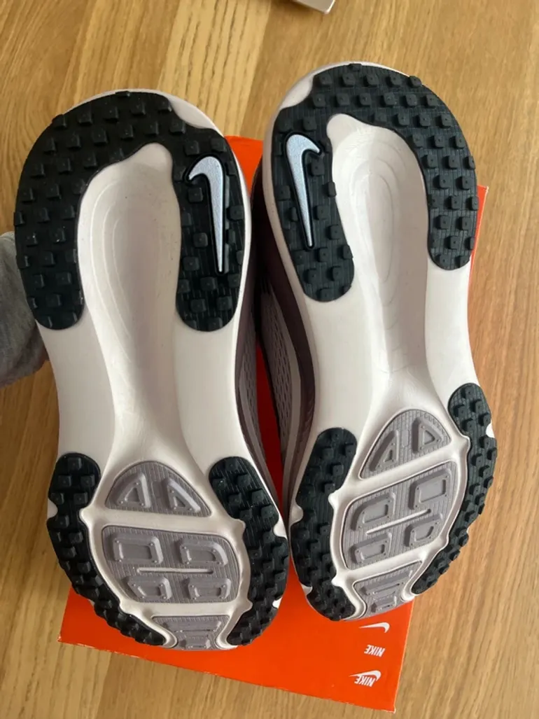 Used Nike Vomero 18 bike — image 3 of 6