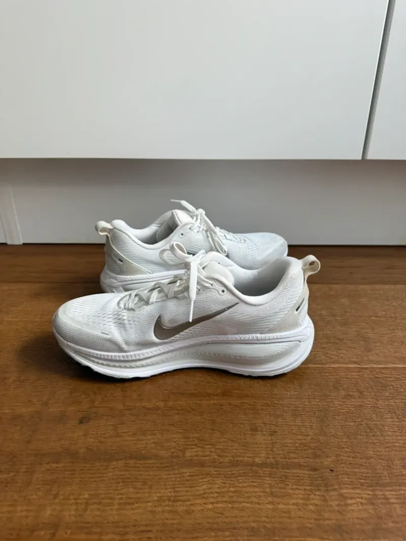Brugt Nike Vomero 18 Running Shoes