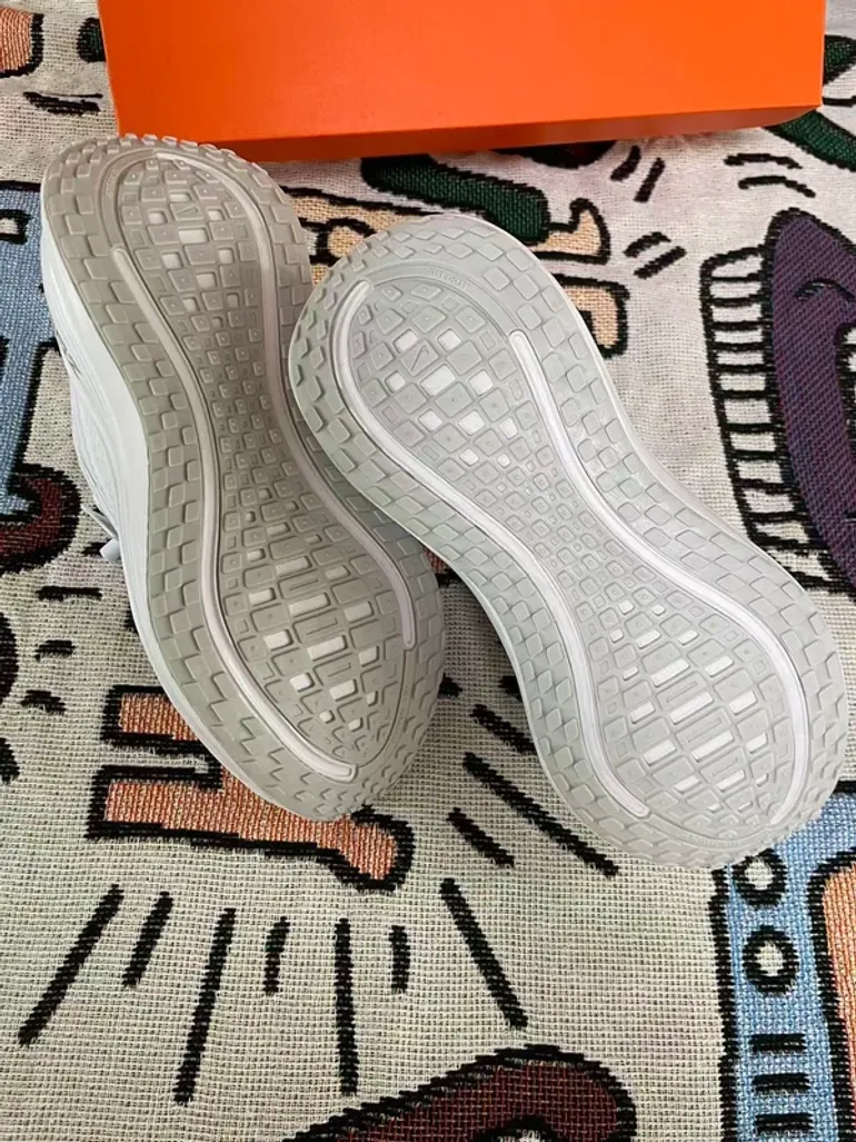 Used Adidas /Nike Sneakers bike — image 4 of 4