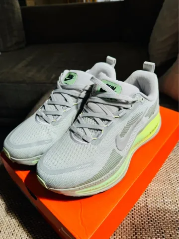 Tweedehands Nike Vomero 18 bike — afbeelding 11 van 11