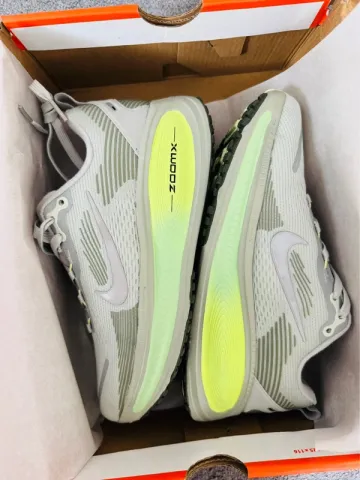 Tweedehands Nike Vomero 18 bike — afbeelding 1 van 11
