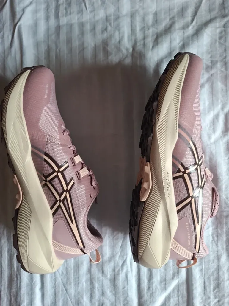 Used Asics Gel venture 11 bike — image 5 of 7