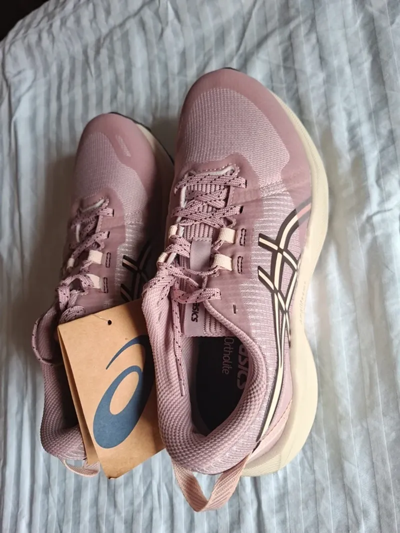 Used Asics Gel venture 11 Running Shoes