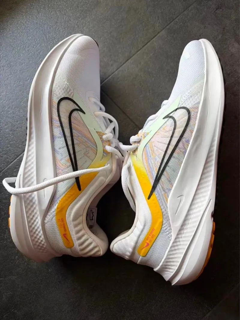 Used Nike Quest 5 PRM Running Shoes