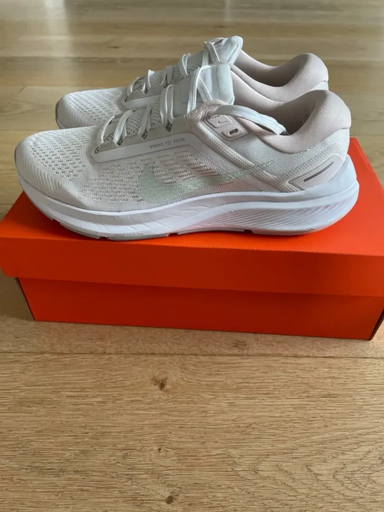 Used Nike Air Zoom Structure 24 bike — image 2 of 2