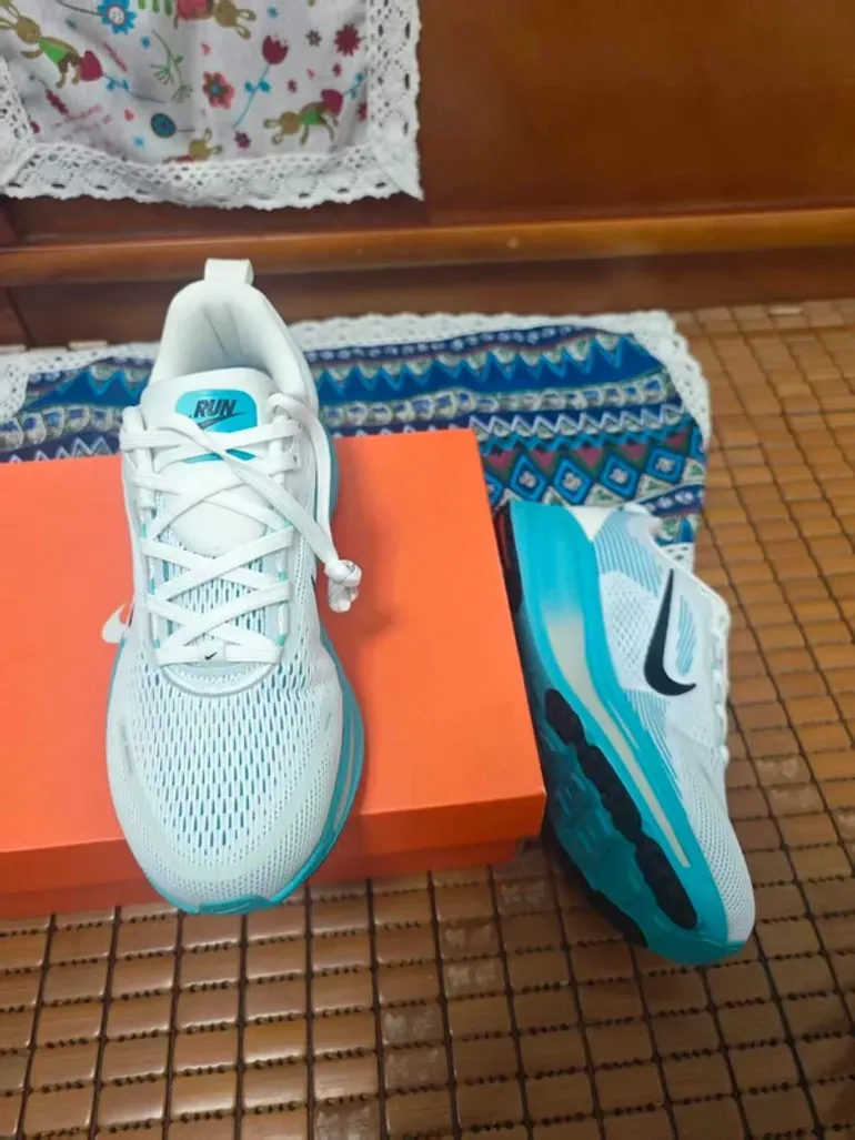 Tweedehands Nike Vomero 18 Shadow bike — afbeelding 4 van 5