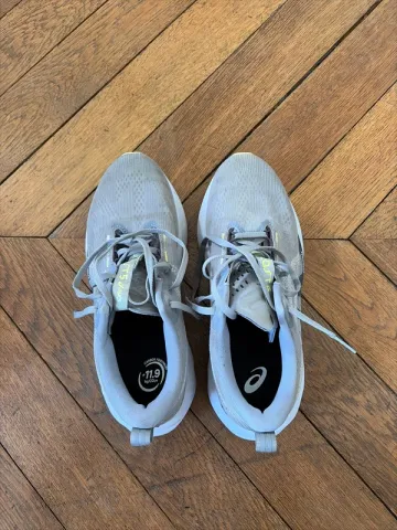 Käytetty Asics Novablast 5 bike — kuva 1 / 3