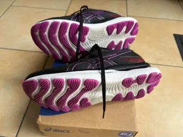 Used Asics Gel Nimbus 24 bike — image 3 of 7