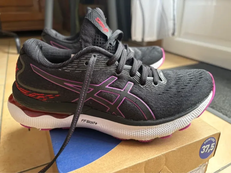 Used Asics Gel Nimbus 24 bike — image 4 of 7