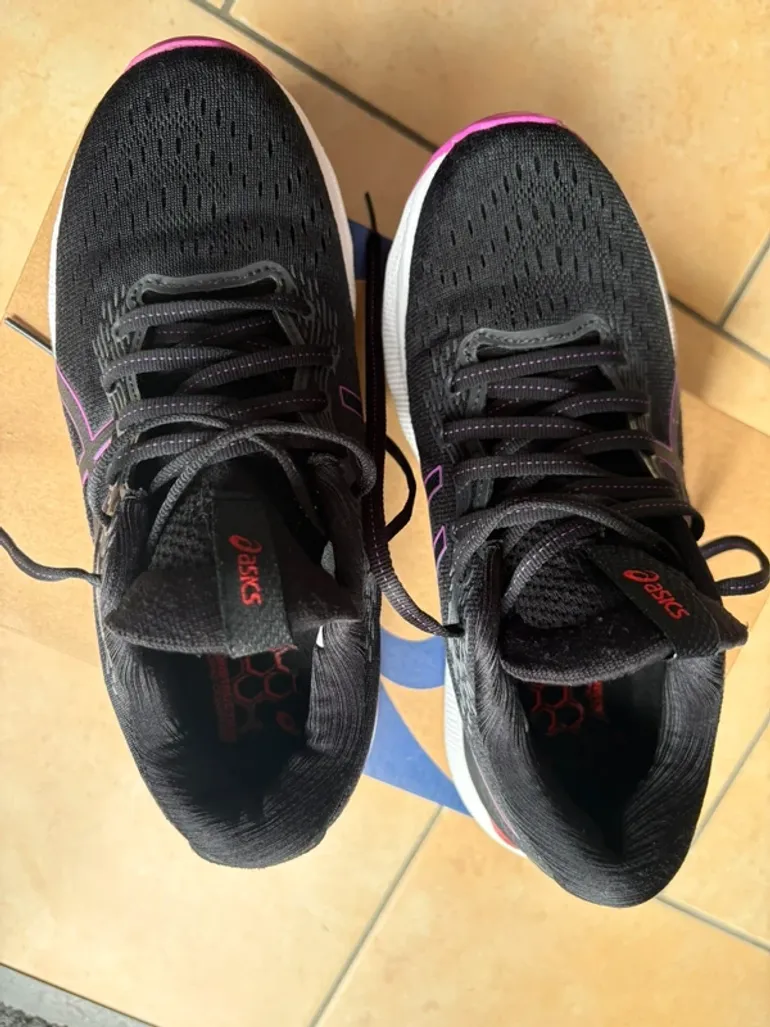 Used Asics Gel Nimbus 24 bike — image 2 of 7