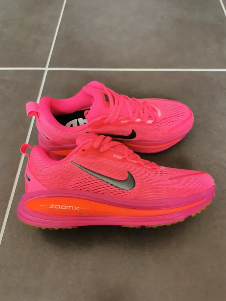 Tweedehands Nike Vomero 18 bike — afbeelding 2 van 12