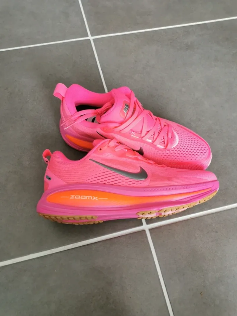 Używany Nike Vomero 18 Running Shoes