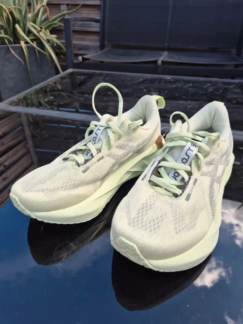 Used Asics Novablast 5 Running Shoes
