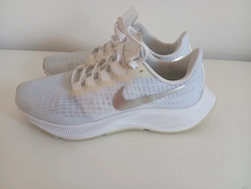 Used Pegasus Air Zoom Running Shoes